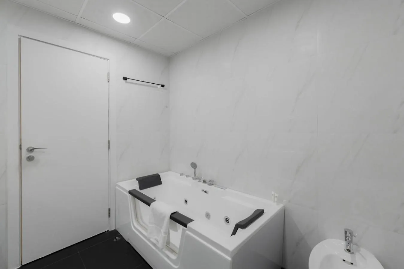 Short Stay Apartment Shams 1 Jumeirah Beach Residence 2 Bed Sleeps 6 Dubai